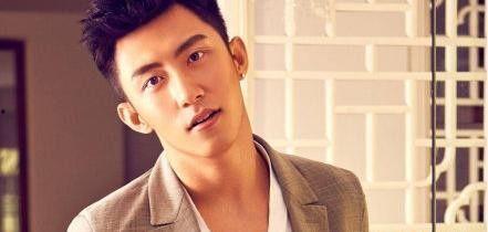 爱豆吃瓜娱乐酱黄景瑜,从爱豆到实力派,瓜田里的成长之路